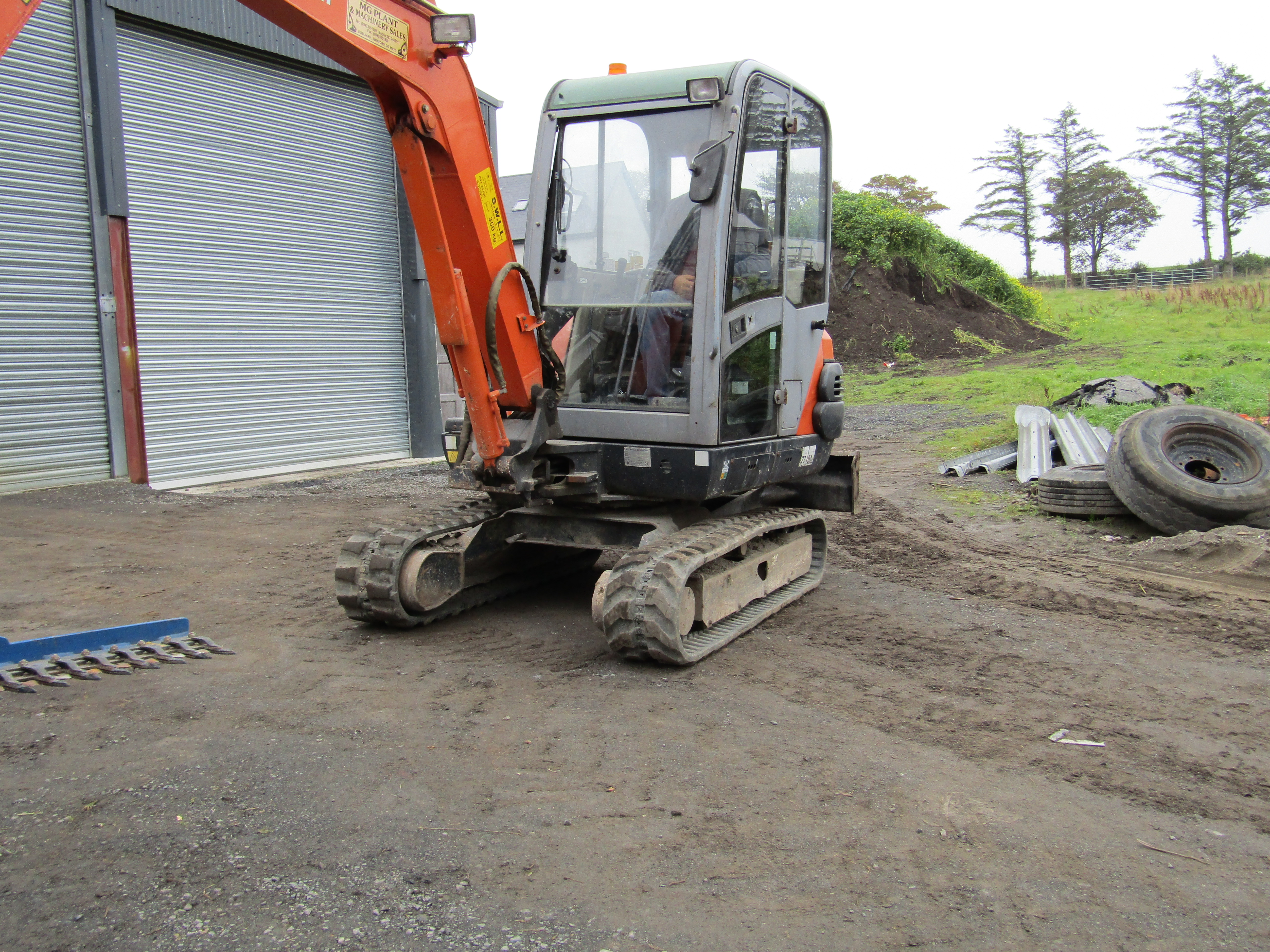 declan mc ellin plant hire logo